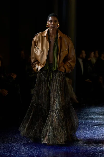 Look 25